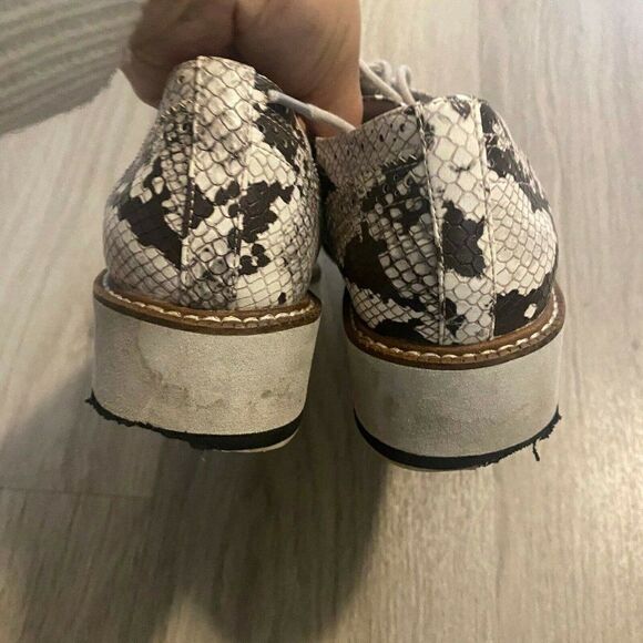 Shellys London Womens Ivory Animal Print Lace Up Athletic Sneaker Shoes Size 6.5 - Picture 3 of 7